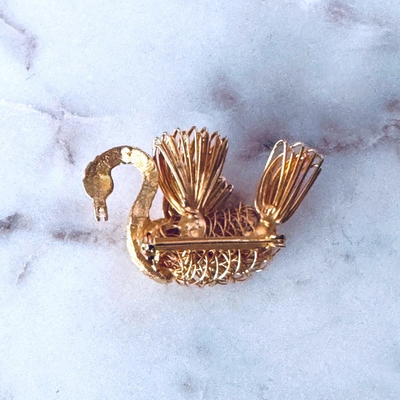 Vintage Gold Tone Wire Filigree Swan Brooch Pin Mid Century Bird Costume Jewelry - Picture 5 of 7